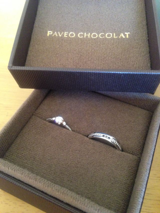 箱もチョコレート色です