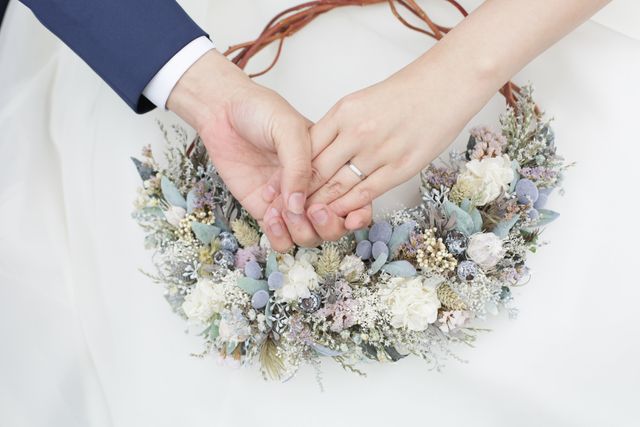 シンプルな指輪。年をとっても長く愛用できるデザインです。