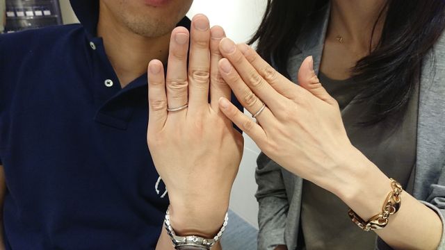 どの角度から見てもダイヤが輝いているのでとってもいいです。