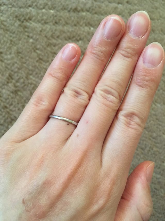 細めのリングです。斜めにぼかしが入っているのがポイントです。