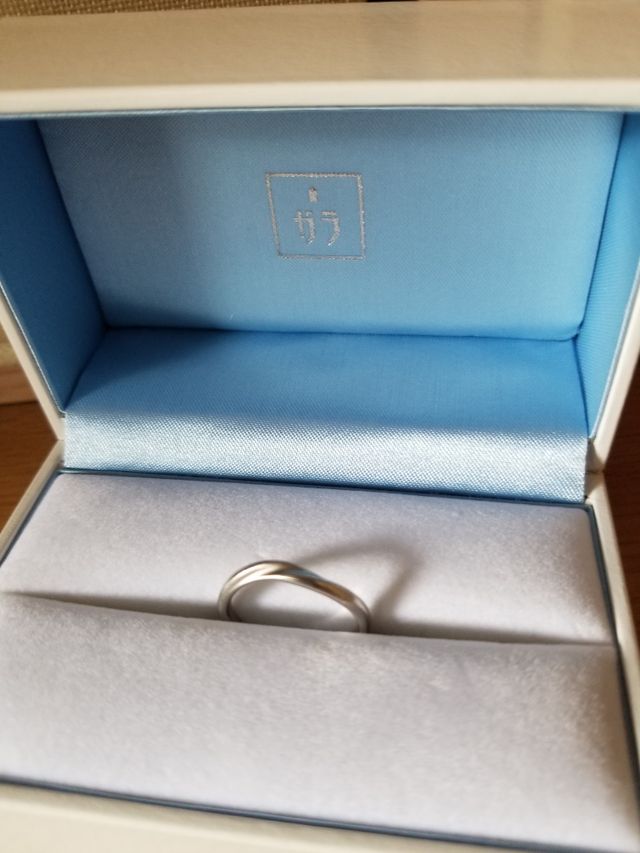 男性用結婚指輪です。つけていて違和感はありません。