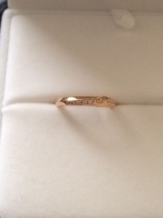 色はシルバーが多いと思いますがピンクゴールドにしました。