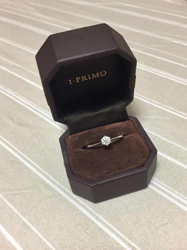 シンプルな婚約指輪