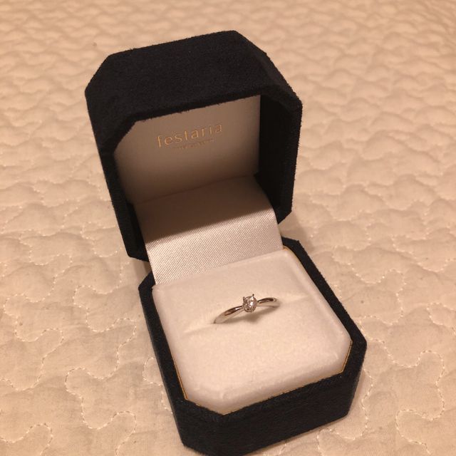 festariaの婚約指輪です