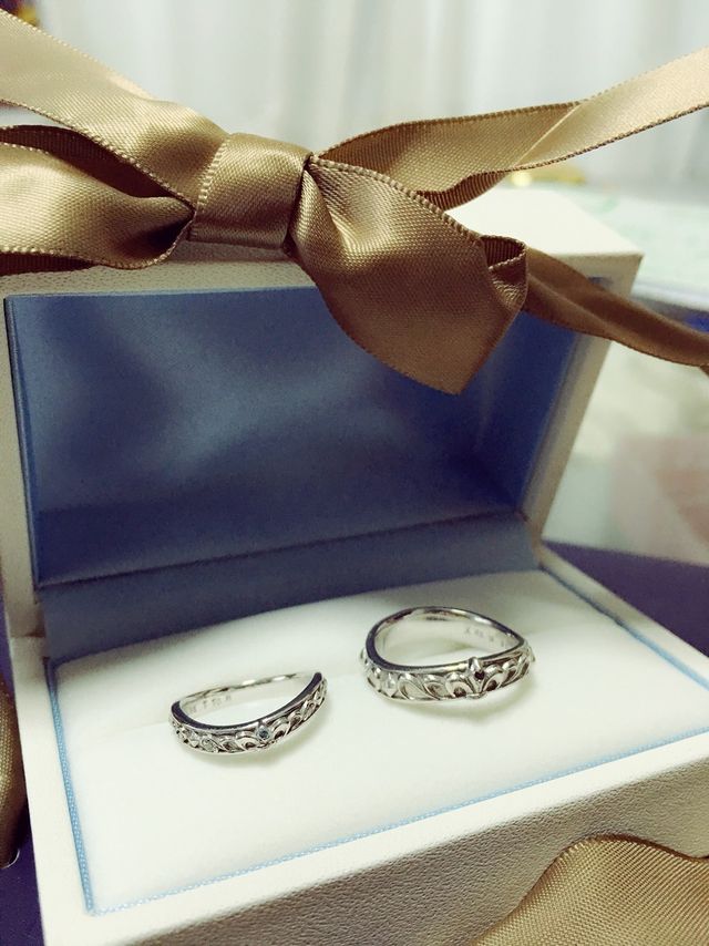 唐草模様とスタッズを入れてもらいました。