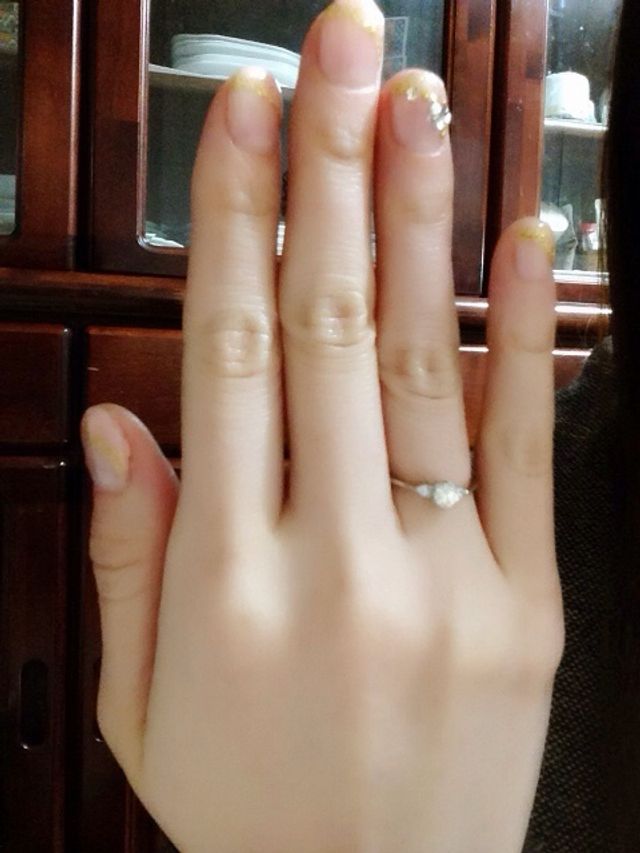 指輪が嬉しくて購入直後に人生初のネイルをしてもらいました