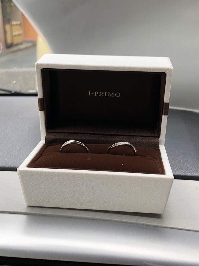 こんな感じで渡してくれます。箱を開ける時もドキドキしました。