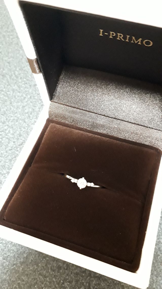 ダイヤが輝いていてデザインも好みです。