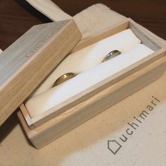 可愛い木箱のリングケースと、バック付きでした。