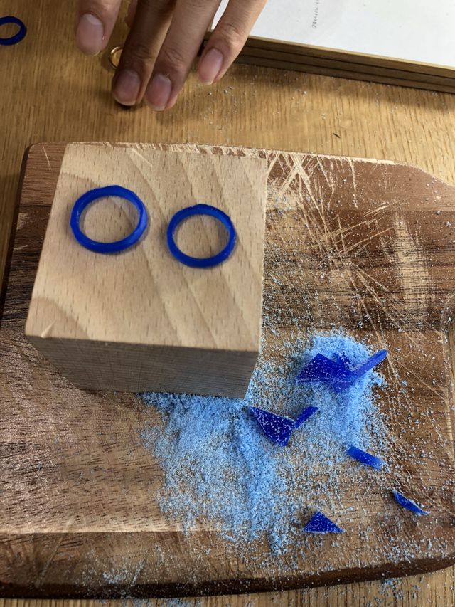 お互いで削って作った指輪の型の元です！
