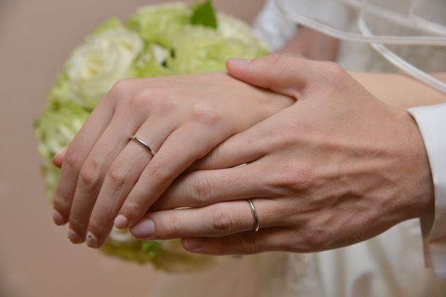 結婚式でカメラマンさんに撮影してもらいました。