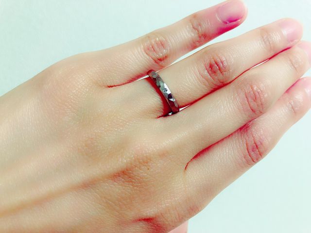 自分で削りながらボコボコとしたデザインにしました