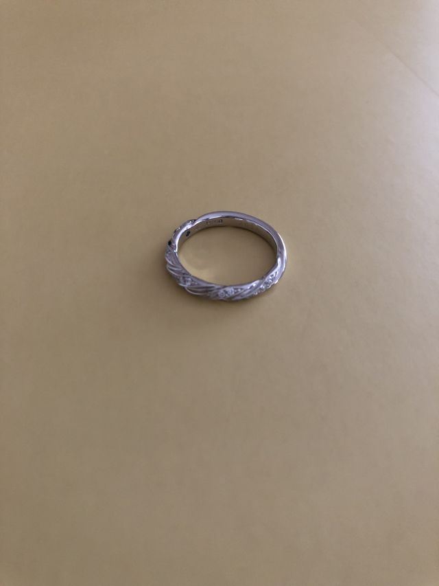 人とかぶるのが嫌で、変わったデザインのこちらを選びました。