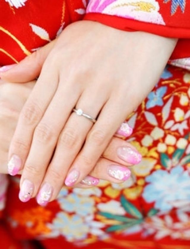 シンプルなので流行に左右されず年を重ねても付けられそうです。