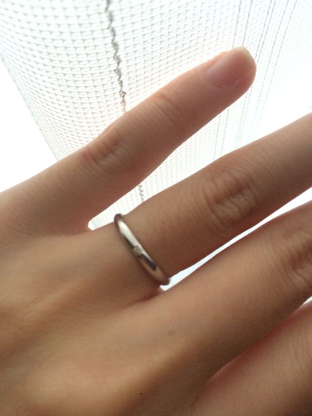 真ん中にダイヤ付き