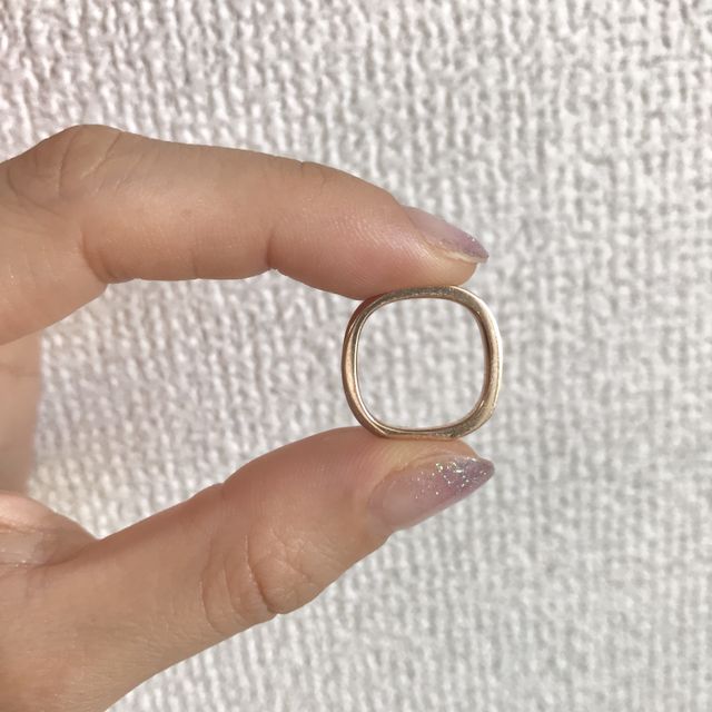 マルシカクという形を選びました。指にフィットします。