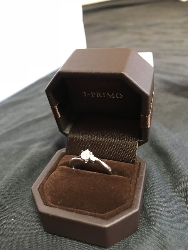 光が当たるとキラキラしていてカットの素晴らしさを感じます！