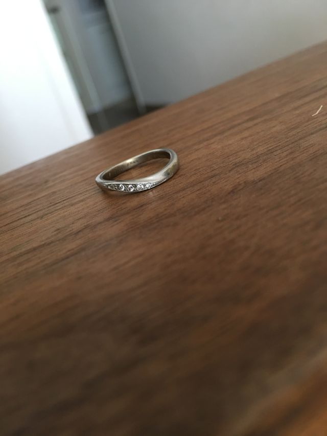 ダイヤが波形に５個並んでいます。