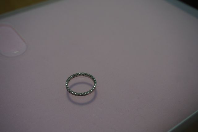 購入した結婚指輪です。王冠のようにギザギザしています。