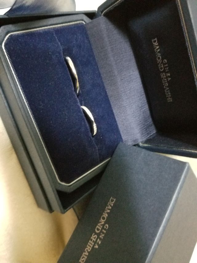 華奢でキレイで、お気に入りです。ダイヤもキラキラと素敵です。