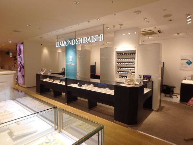 ホームページ掲載そのままの、清潔感ある店構えでした。