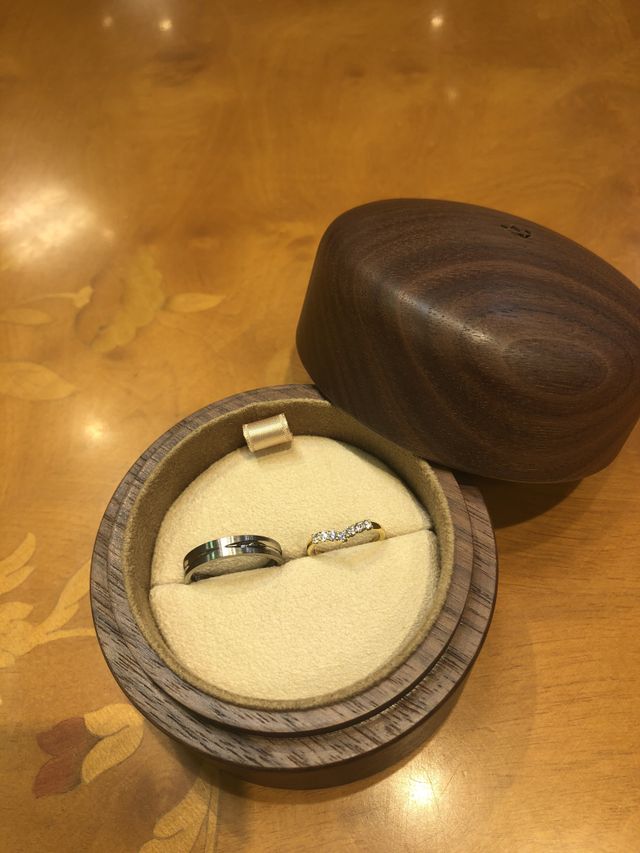 ホワイトゴールドとイエローゴールドにしました。