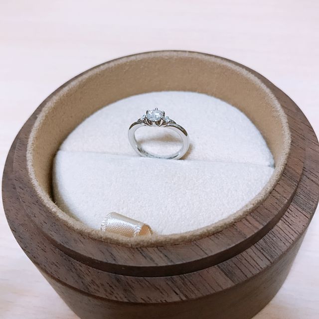 希少なダイヤを使ってできた婚約指輪です！