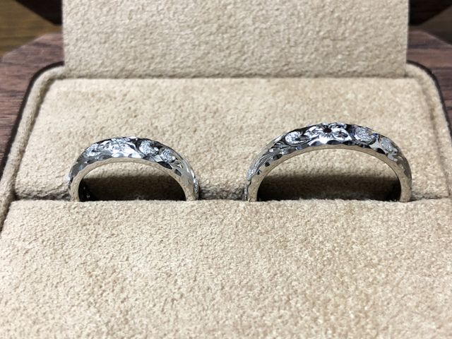 彫りがキレイです。