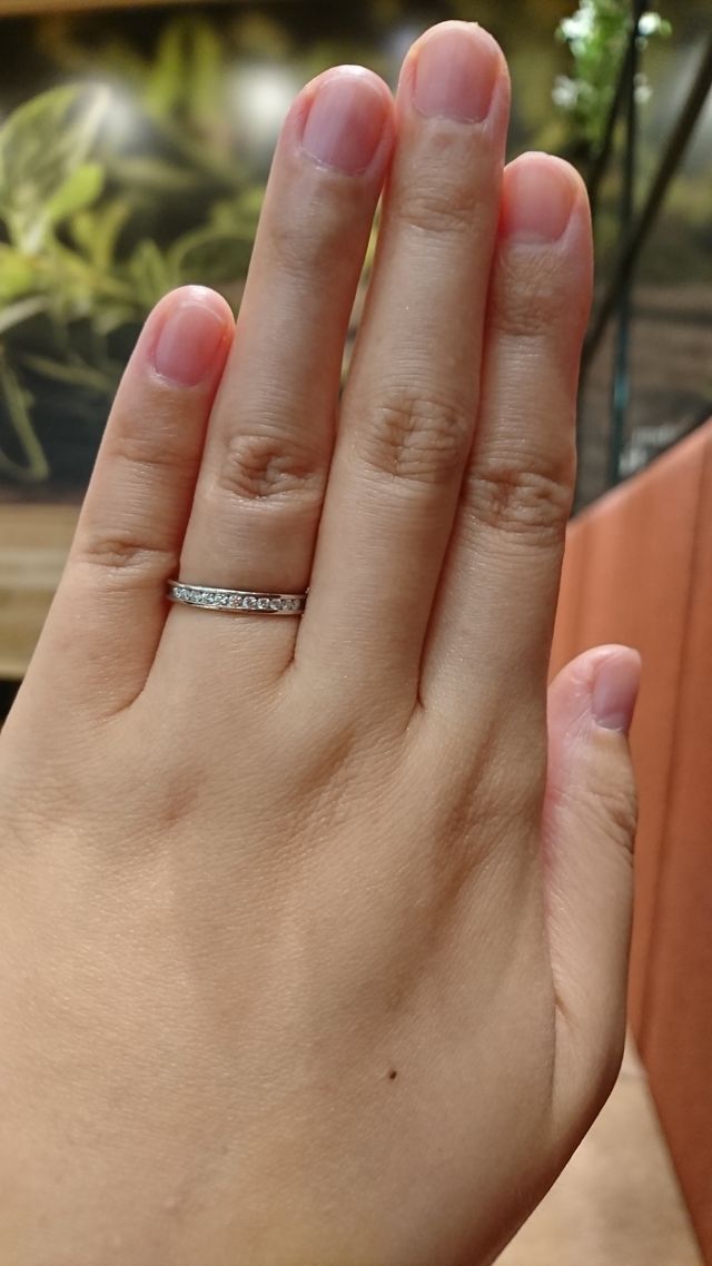 爪留めじゃないので、ダイヤがとても目立ちます。