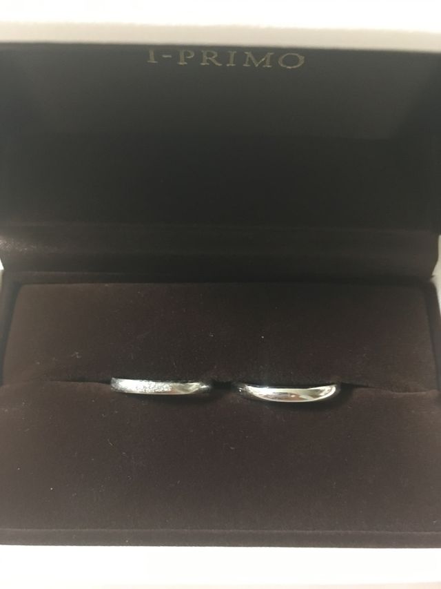 受け取ったばかりの結婚指輪です。