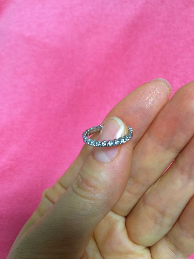 手の平側もきちんとデザインされていてどの角度から見ても素敵。