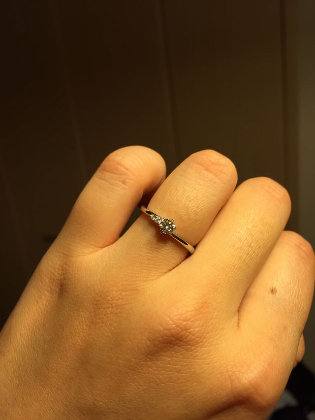 指にはめた状態での写真