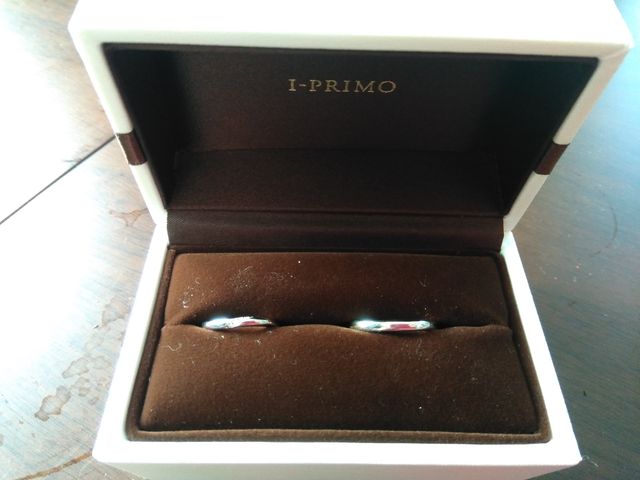 ウェーブタイプで女性用にダイヤが入っています