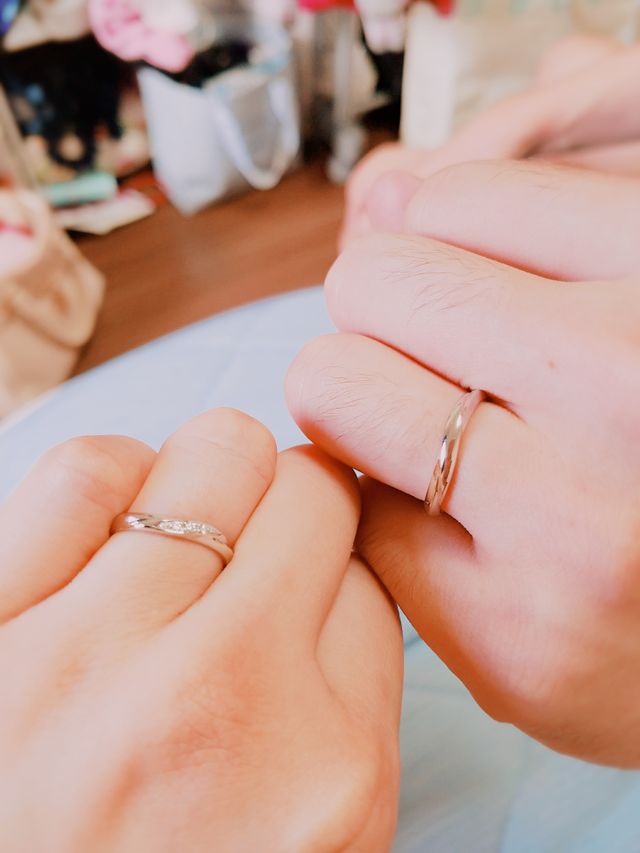 細めのウェーブと細やかなきらきらが気に入っています。