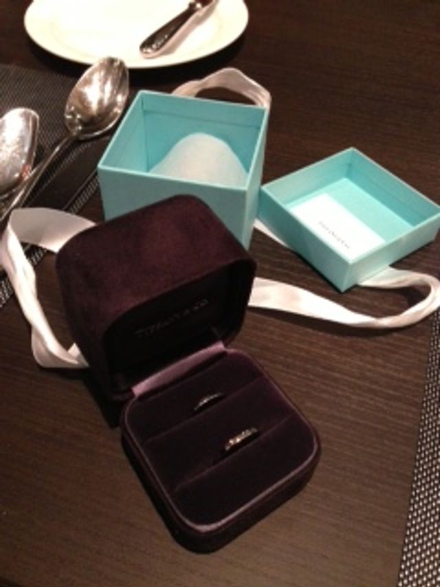 ティファニーブルーの素敵な箱。