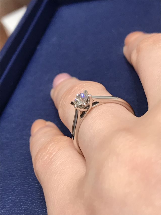 土台がお花をイメージするような形でとっても素敵です。