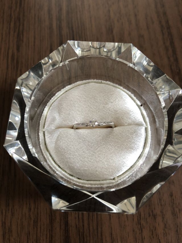 細身でダイヤの周りもキラキラ