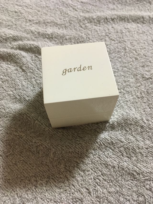 リングケースはお店の名が印字されています。