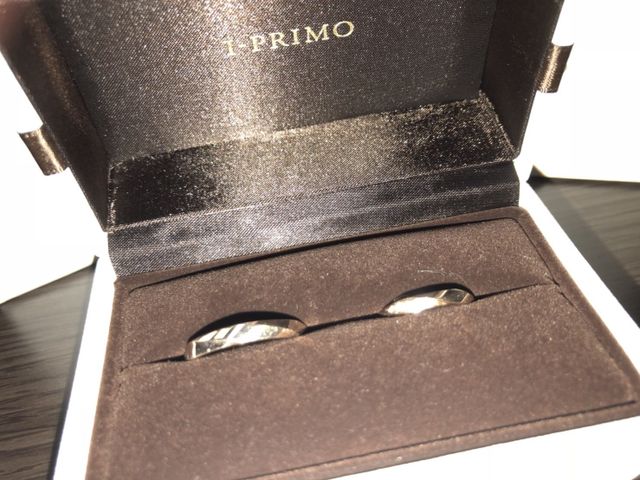 石が光ってしまってますが、私のは石が5個ついてます