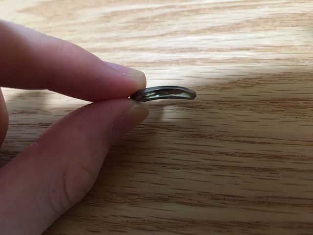 黄色の面は目立ちにくくフォーマルな場でも平気。