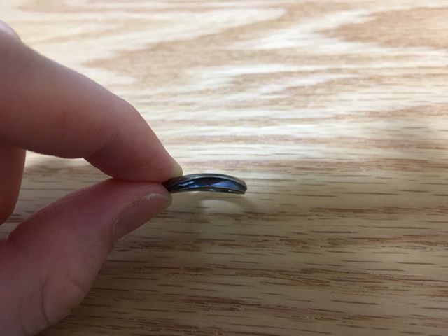 ブルーの面は、服の色に合わせて表面にします。