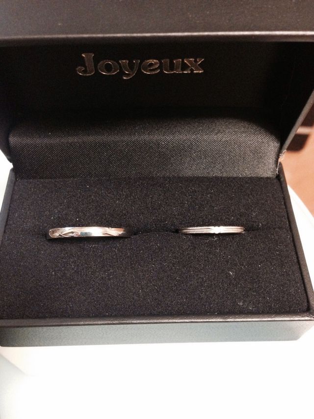 仕上がった2人の指輪です。