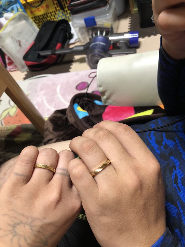 内に刻印、誕生石、嫁の方にダイヤ入り