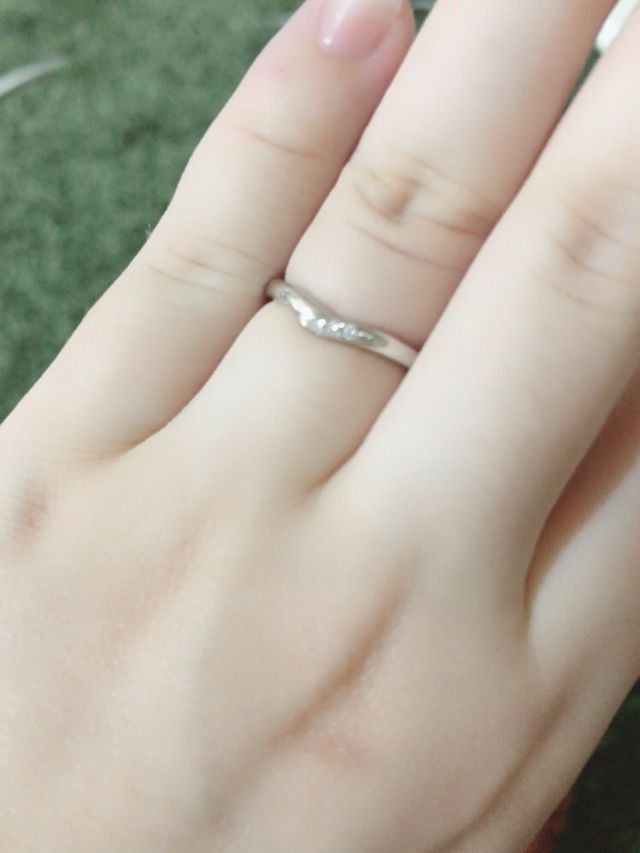 ３個のダイヤがついていてママ子供パパと家族幸せにって意味です