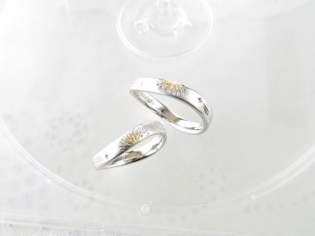 花火と流れ星をモチーフにして作りました。