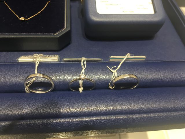 結婚指輪と婚約指輪購入させていただきました。