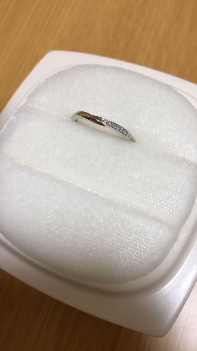 婚約指輪、せせらぎとのセットリングです。