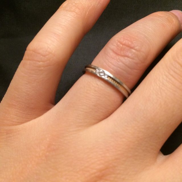 実際の部屋の照明で撮影。