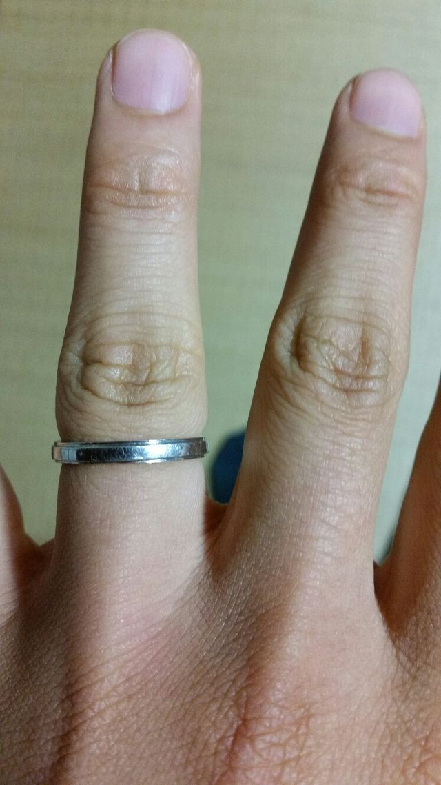 シンプルな形状のプラチナ。