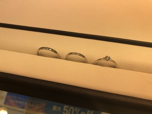 結婚指輪、婚約指輪のセットリングです